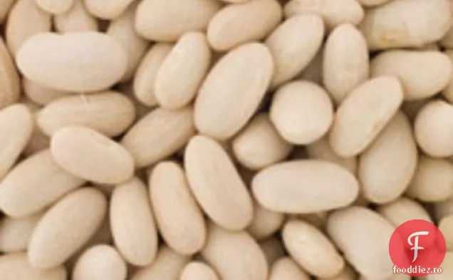 Sănătos și delicios: piure de fasole albă cu ouă Pocate