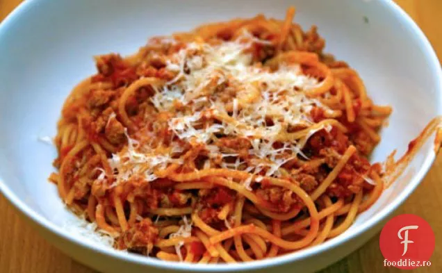 Cina in seara asta: Bucatini con Salsicce (Bucatini cu cârnați)
