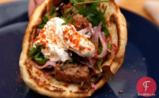 Cina în seara asta: kebab de miel la grătar cu fistic