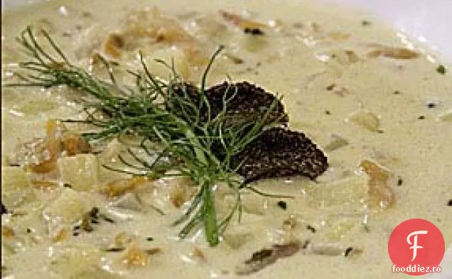 Chowder de scoici de ras cu trufe negre, napi și cimbru
