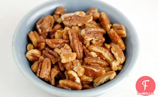 Gatiti cartea: nuci pecan confiate si nuci prajite cu ierburi