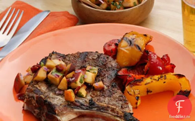 Cotlet de porc monstru cu crustă de chimen cu Salsa Chipotle de piersici