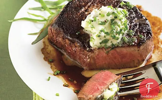 Filet mignon cu crustă de Porcini cu unt proaspăt de plante