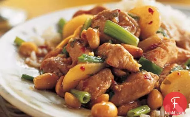 Pui Prăjit În Stil Sichuan Cu Arahide