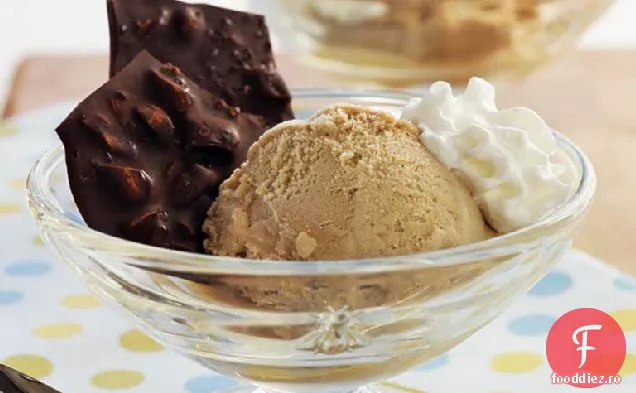 Inghetata de cafea Sundae cu ciocolata neagra-sare de mare coaja de migdale