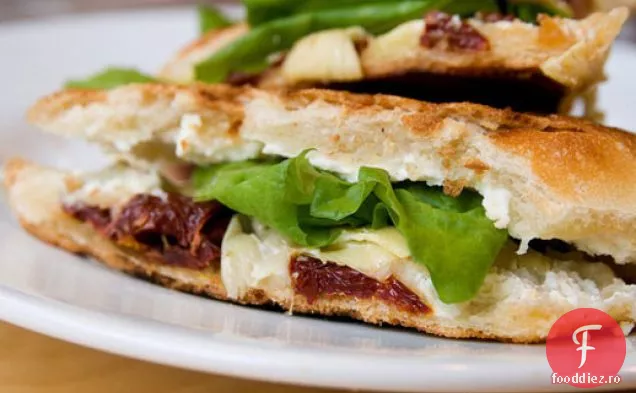 Gătiți cartea: anghinare sănătoasă și delicioasă, roșii prăjite la cuptor și Panini cu brânză de capră