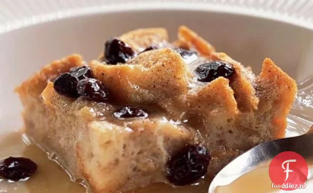 Budincă de pâine din New Orleans cu sos Bourbon
