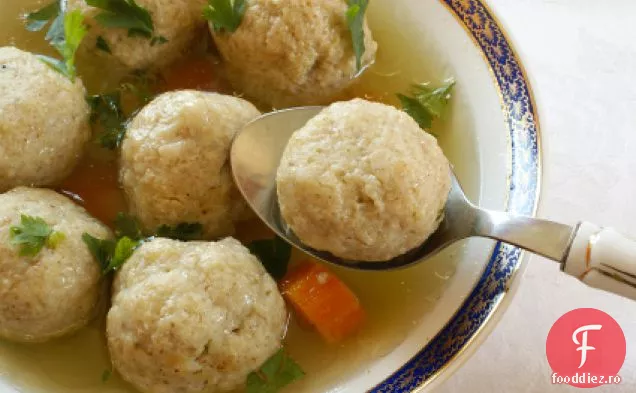 Supă Cu Bile Matzo De Pui