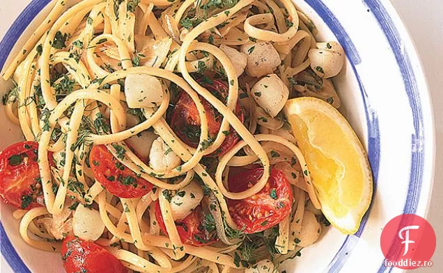Linguine cu scoici de dafin, fenicul și roșii