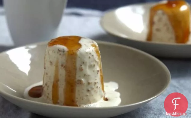 Dublu Amaretto Semifreddo cu sos strălucitor auriu