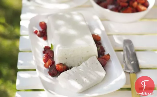 Felie de nucă de cocos și lime cu fructe de vară