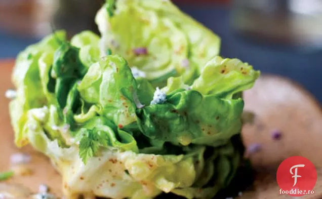 Salată de unt și ierburi proaspete cu brânză albastră Maytag