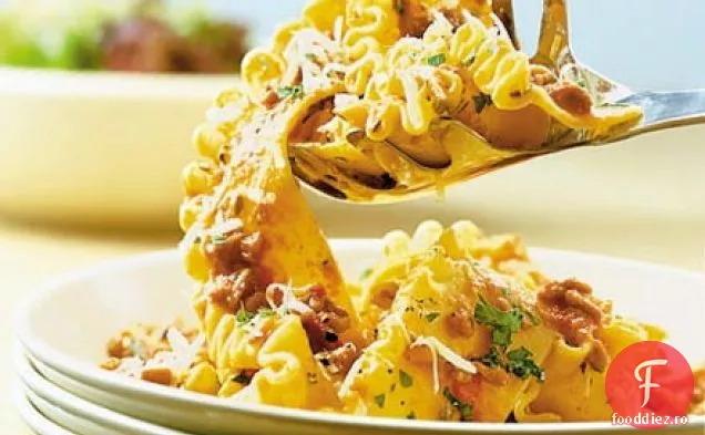 Pappardelle cu cârnați și semințe de fenicul bolognese