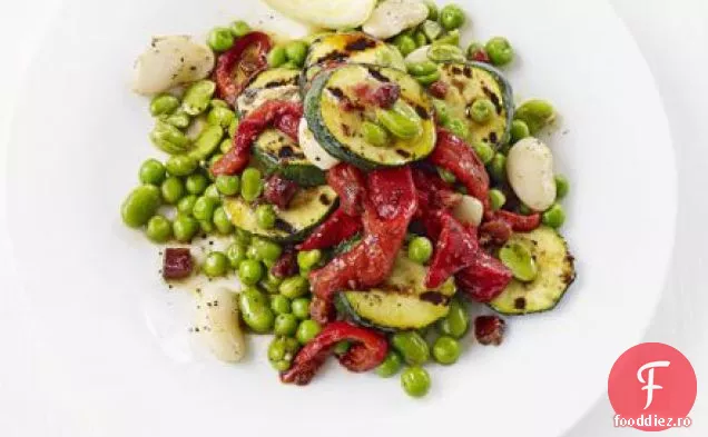 Fasole cu unt, dovlecei la grătar, ardei roșu prăjit și salată de chorizo