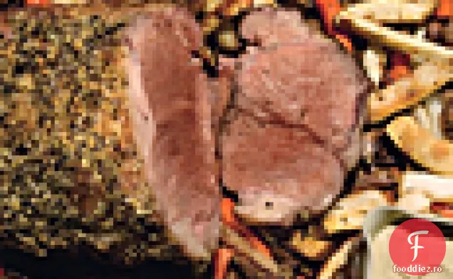 New York Strip și toamnă friptură de legume cu sos de cremă de muștar