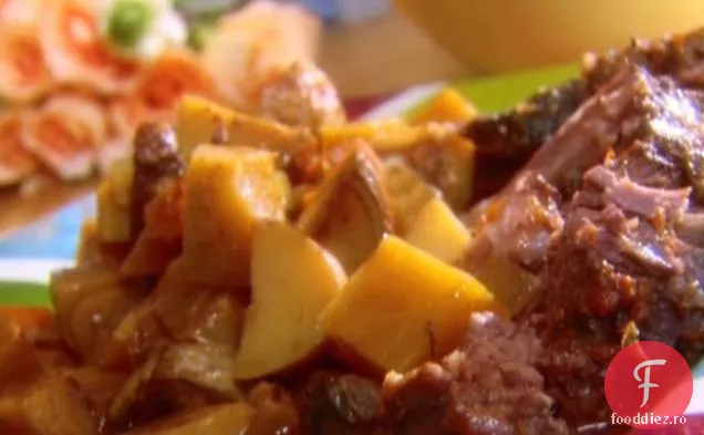 Carne de vită cu aragaz lent cu legume rădăcinoase