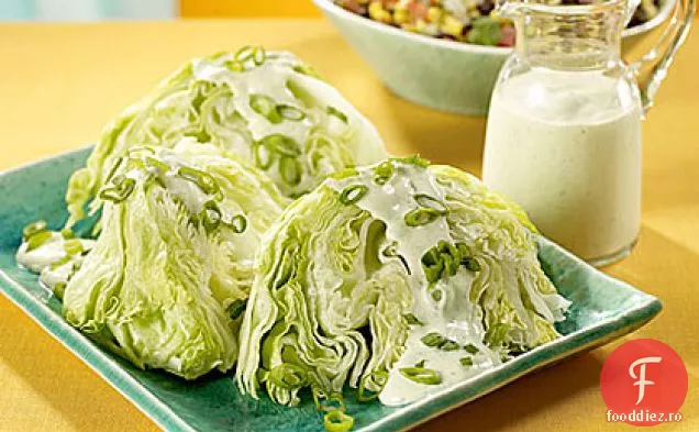 Pene de salată Iceberg cu sos cremos de usturoi