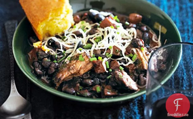 Whisky și Triple porc negru fasole Chili