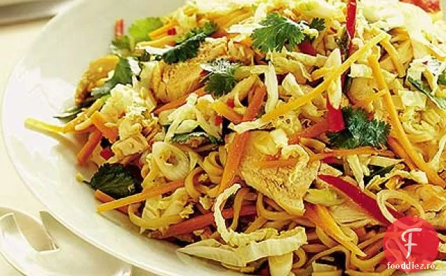 Salată caldă de pui thailandez și tăiței