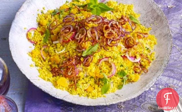 Cuscus auriu cu caise și ceapă crocantă