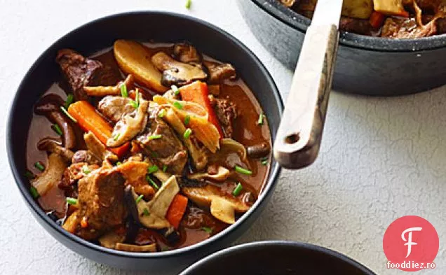 Tocană de ciuperci, carne de vită și slănină
