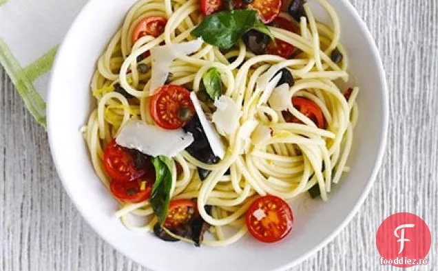 Spaghete cu roșii cherry și sos de măsline negre