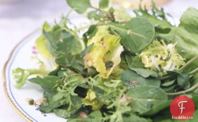 Salată verde mixtă cu vinetă de tarhon