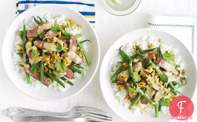 Carne de vită thailandeză cu sos de nucă de cocos