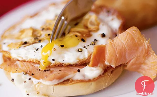 Flash-fried somon afumat & bagel de ou