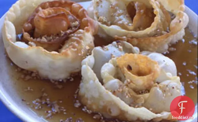 Spirale de patiserie prăjite cu miere, susan și nuci