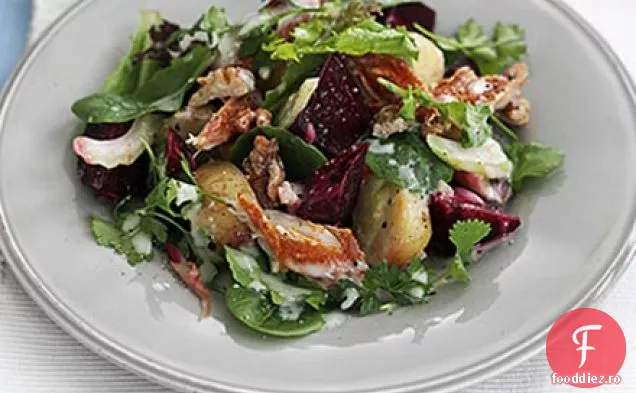 Salată caldă de macrou și sfeclă roșie