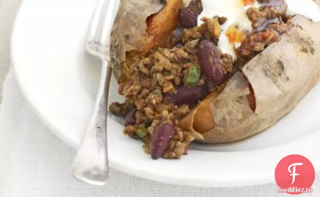 Cartofi dulci la cuptor cu chilli ușor și cremă acrită