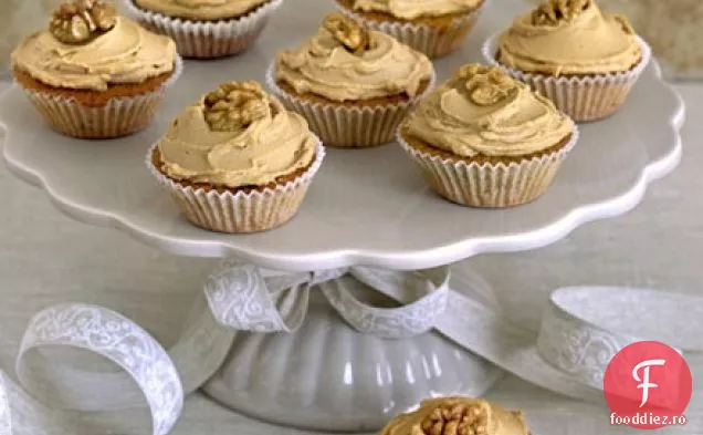 Cupcakes cu cremă de cafea și nuci