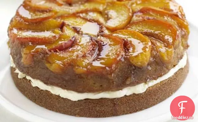 Tort cu piersici și cremă cu susul în jos