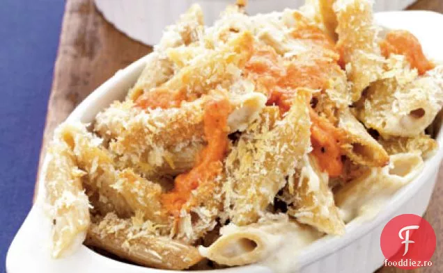 Penne cu două brânzeturi coapte cu sos de piper prăjit