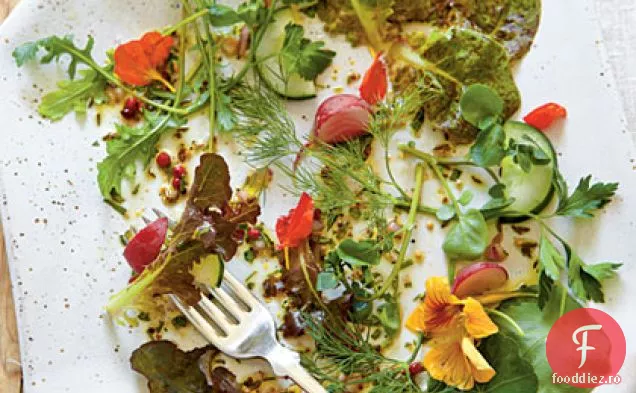 Salată de grădină cu vinetă de plante
