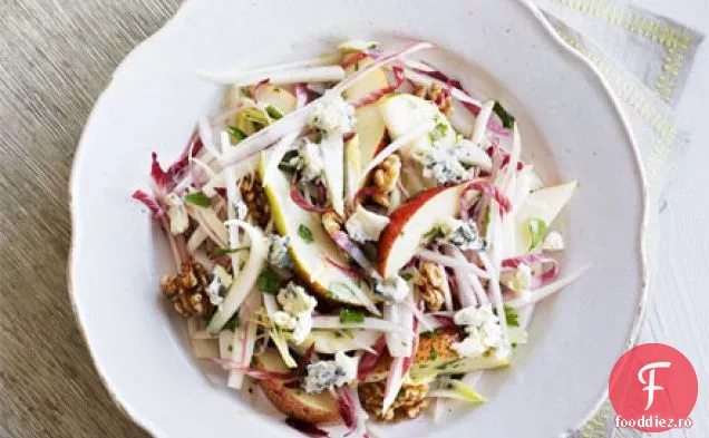 Salată de pere, cicoare și brânză albastră