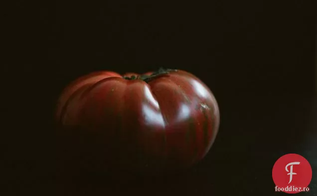 Roșii Și Avocado Cu Sos De Brânză Albastră