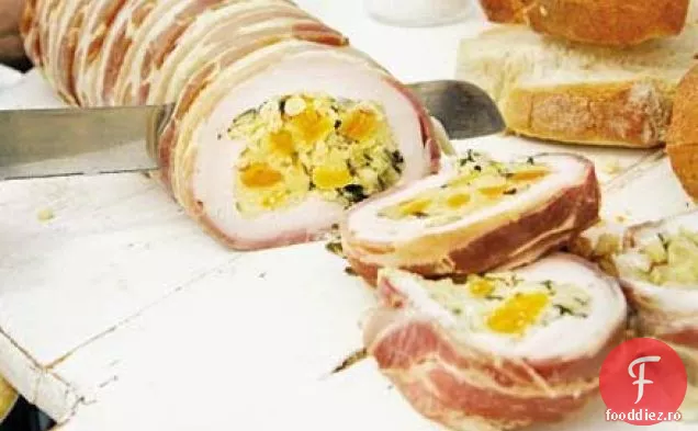 Pui fript cu cuscus și umplutură de nuci de pin