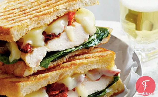 Panini de pui afumat cu maioneză de busuioc
