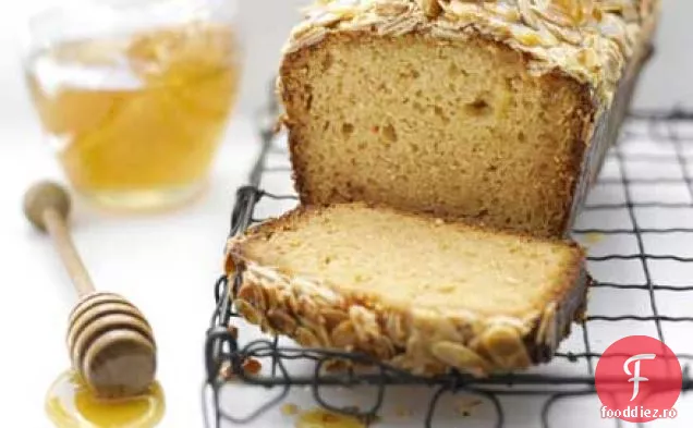 Tort de miere cu crunch de migdale cu miere
