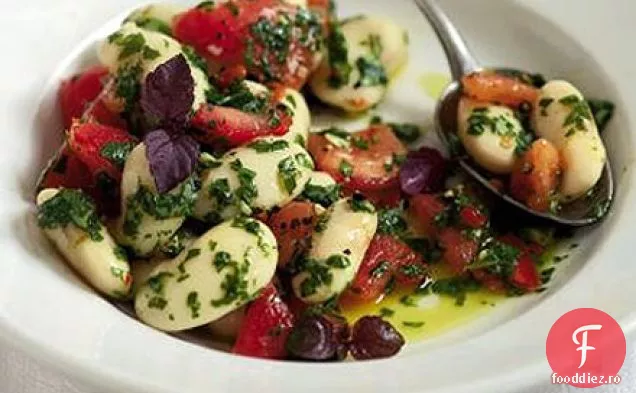 Salată de roșii cu fasole cu unt și ardei iute