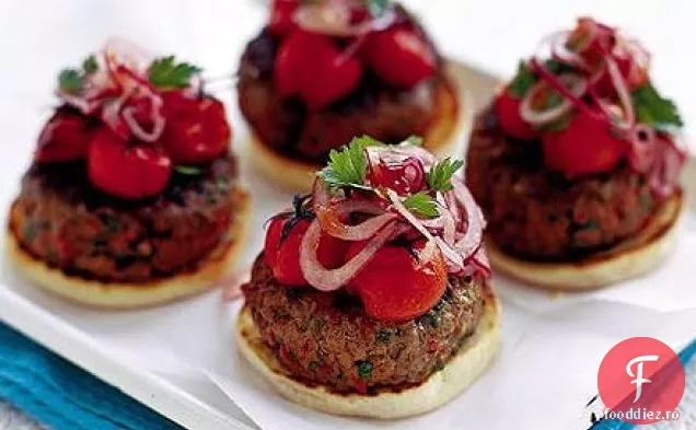 Burger Chilli cu roșii prăjite și gust de ceapă roșie