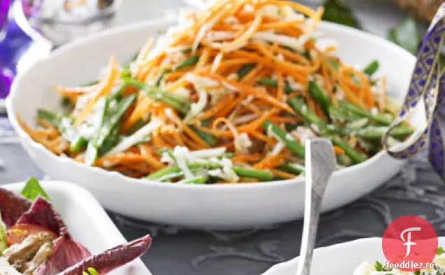 Slaw de iarnă cu pansament cald de semințe de țelină