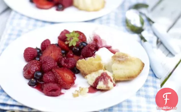 Fructe de vară cu cremă de vin dulce