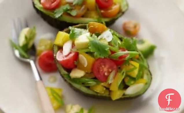 Avocado Cu Ardei Gras Și Roșii