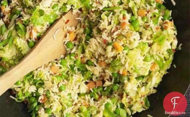 Orez prăjit cu ouă de legume picante