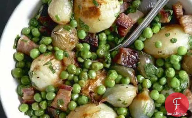 Pui cu o oală cu legume fierte