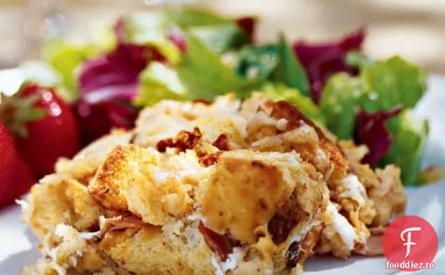 Mozzarella proaspătă, roșii uscate la soare și straturi de Prosciutto
