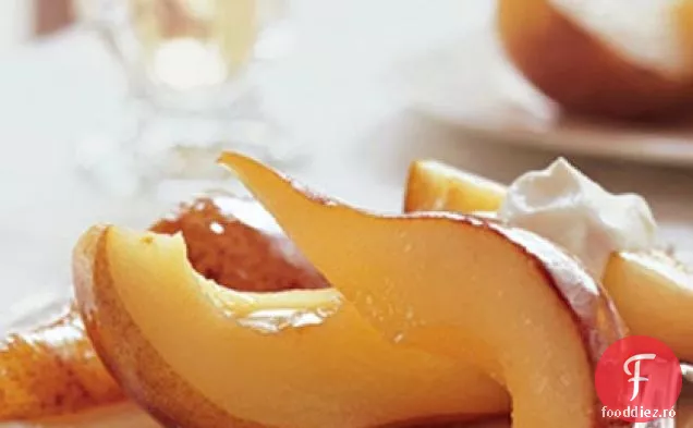 Pere prăjite cu miere cu cremă de iaurt dulce